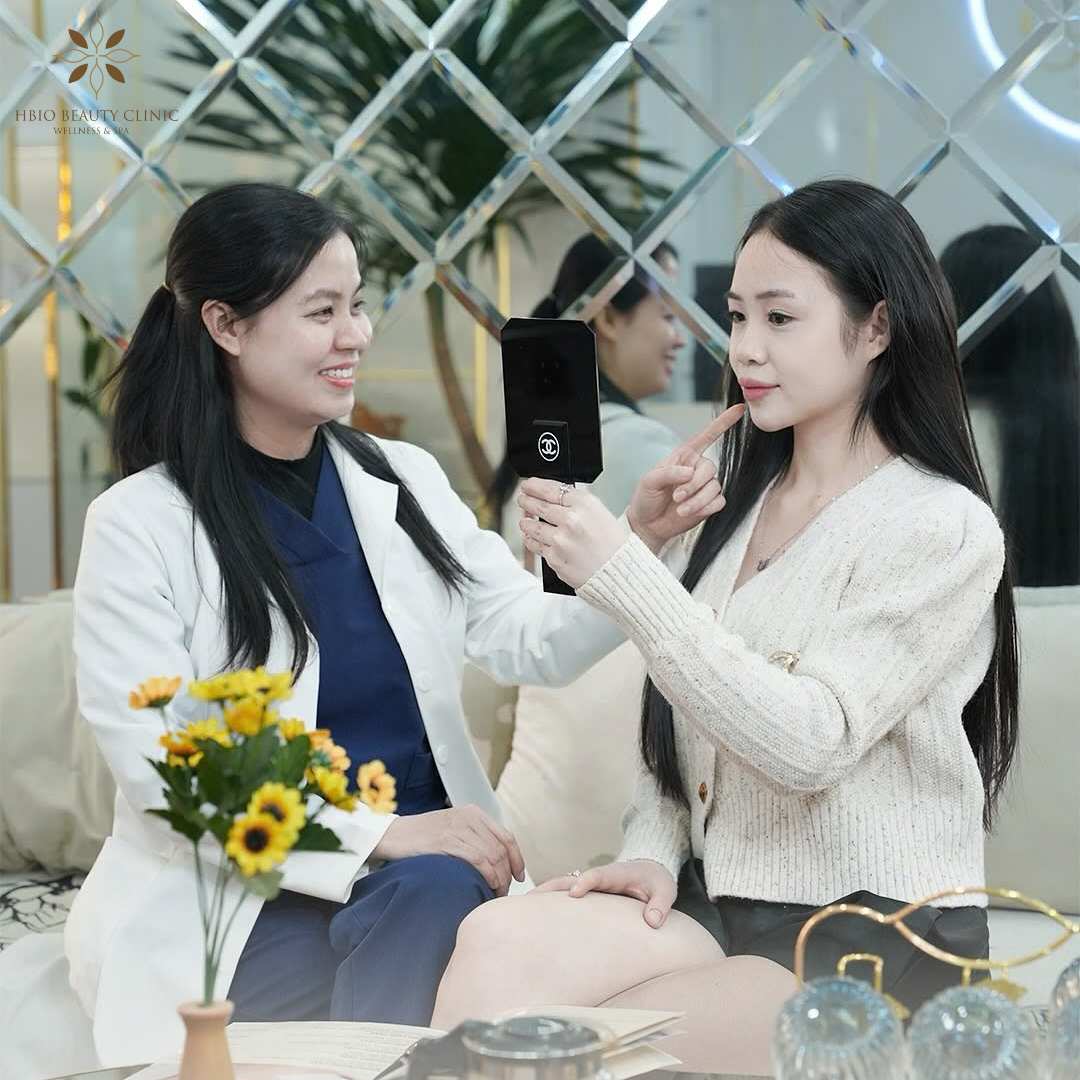 Bác sĩ hướng dẫn chăm sóc da sau tiêm