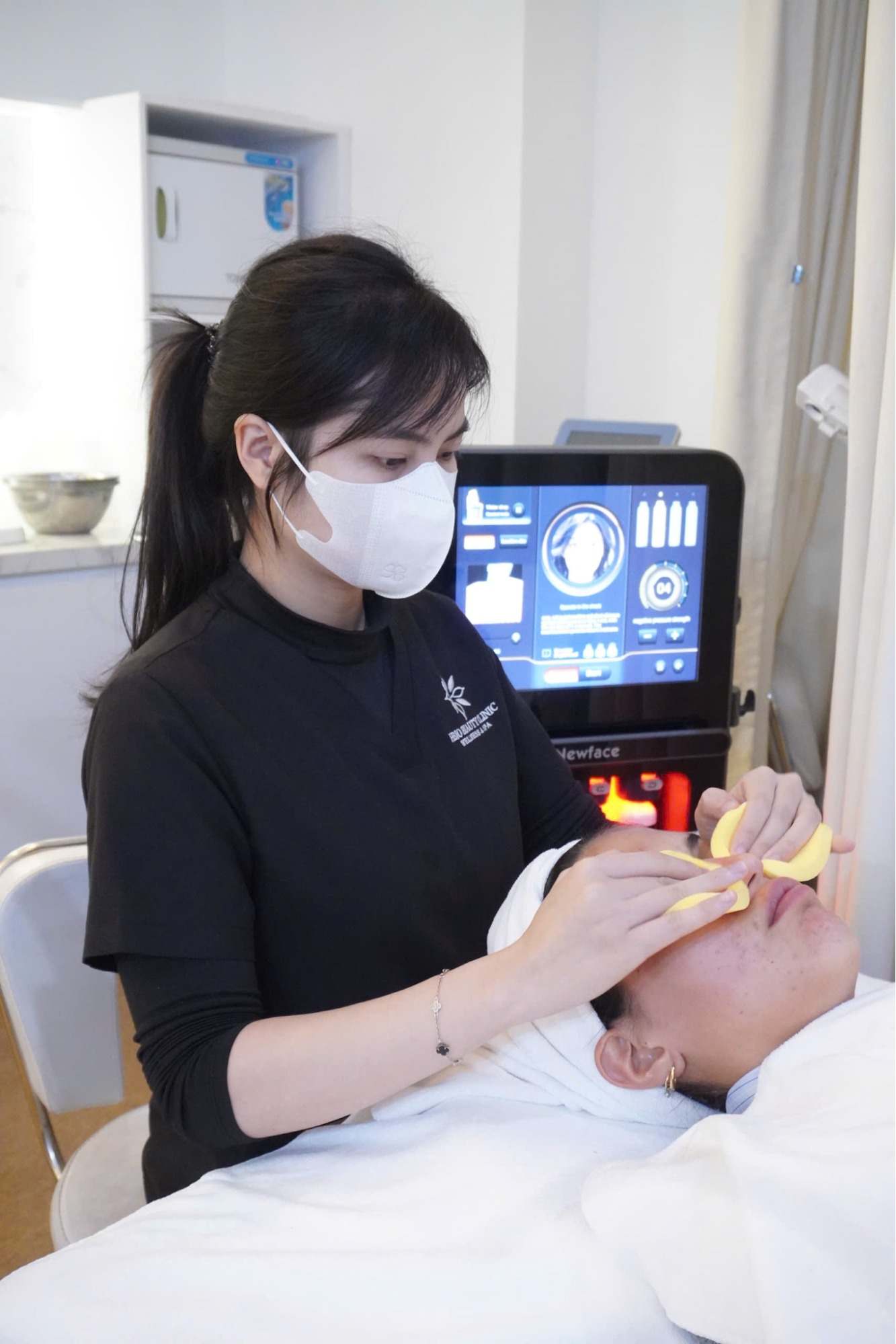 Khách hàng điều trị tăng sắc tố da tại Hbio Clinic