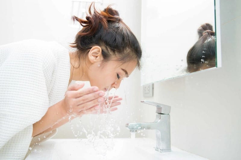 Tiêm filler có được rửa mặt không?