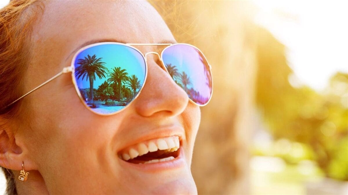 Đeo kính râm để giảm nếp nhăn mắt