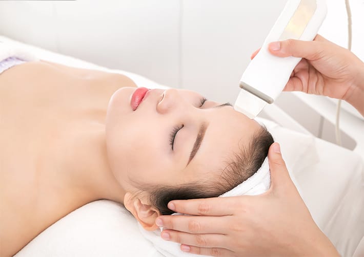 Điều trị mụn nội tiết bằng điện di tinh chất