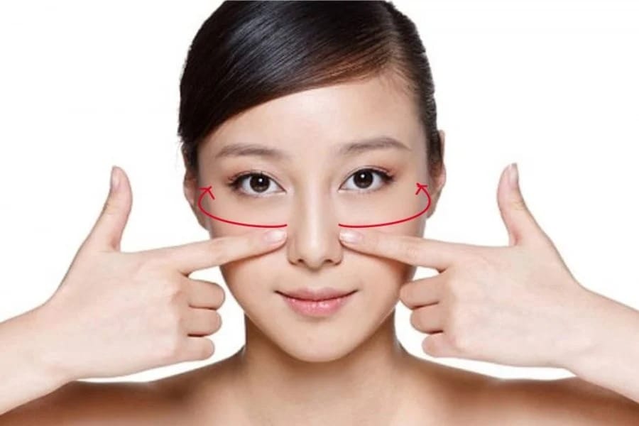 Thực hiện các bài tập massage mặt