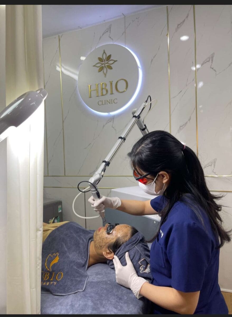 Trị sẹo lõm lâu năm với phương pháp chiếu tia laser