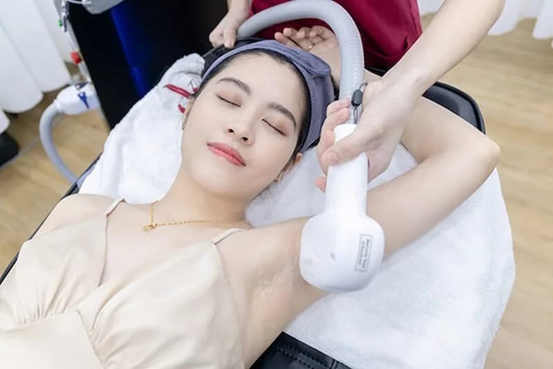 Triệt lông nách có hết hôi nách không?
