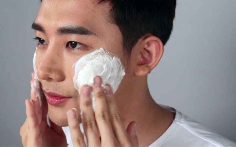 Chăm sóc da sau điều trị mụn dành cho nam giới