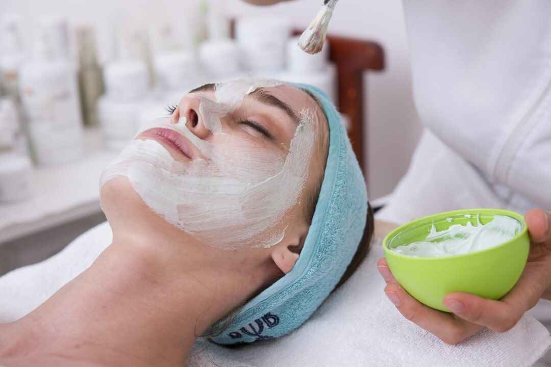 Điều Trị Mụn Ở Spa Có Tốt Không?