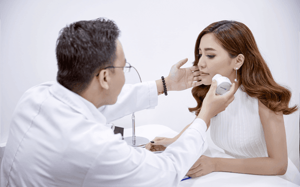 Đến thăm khám và điều trị chuyên sâu tại HBIO Clinic