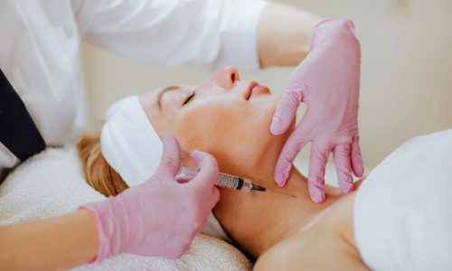 Phương pháp tiêm Botox trẻ hóa da cổ