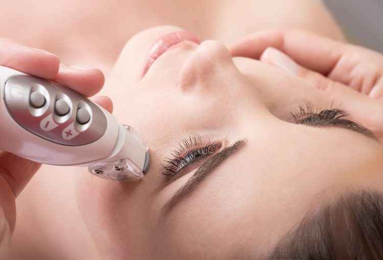 Trẻ hóa vùng da mắt bằng các phương pháp nâng cơ