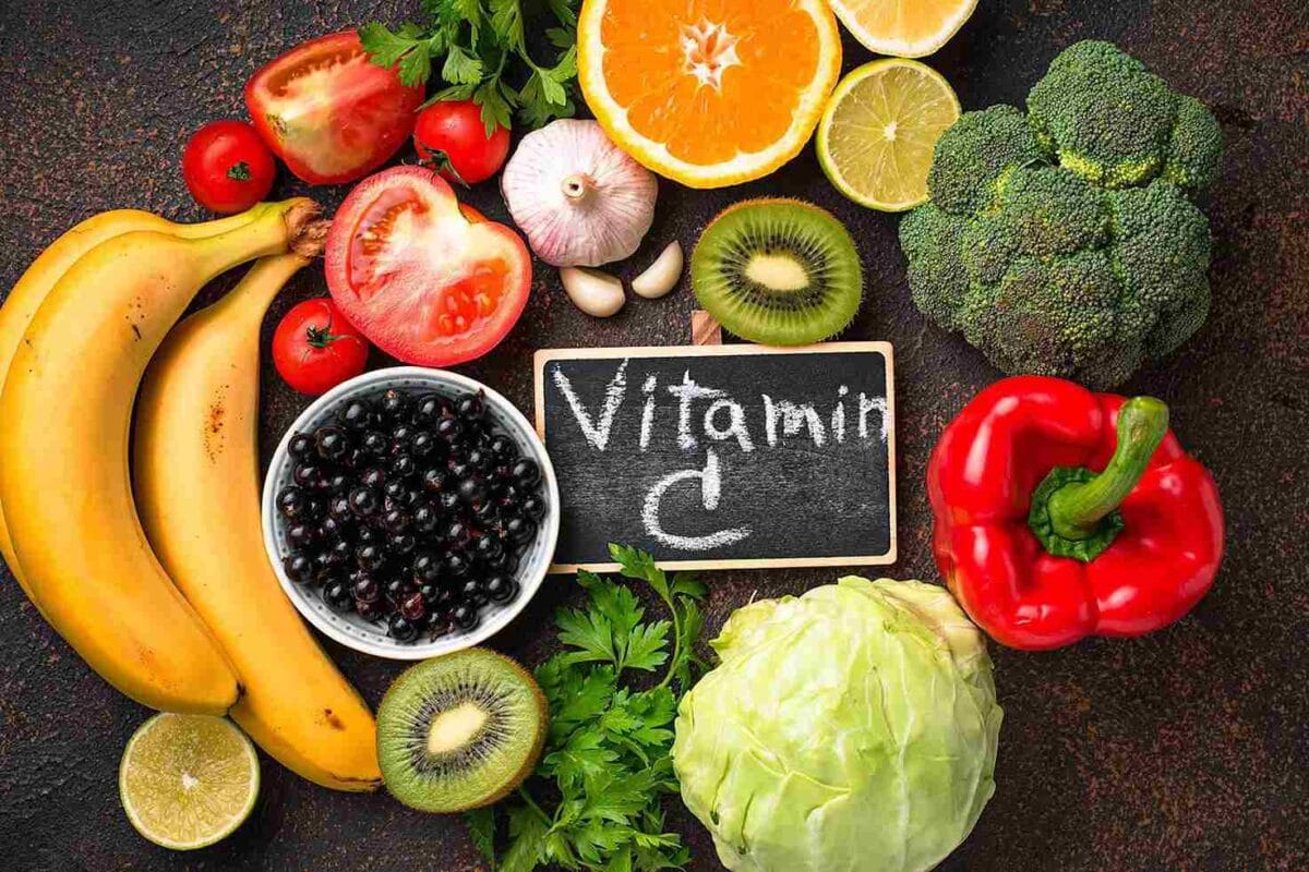 Bổ sung thực phẩm giàu vitamin C sau khi tiêm rãnh cười