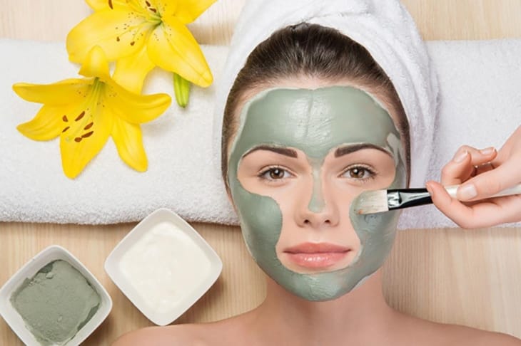 Đắp mặt nạ dưỡng chất mát lành