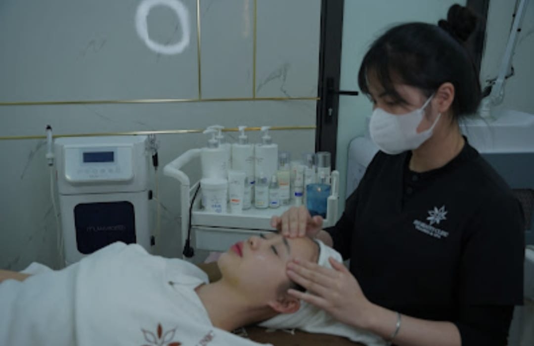 Đến spa chăm sóc da chuyên nghiệp