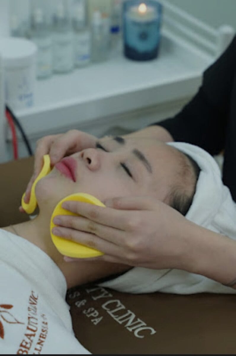 Làm sạch da mặt nhẹ nhàng