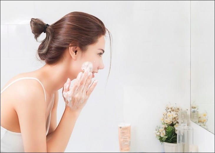 Sữa rửa mặt dịu nhẹ – sạch nhưng không khô
