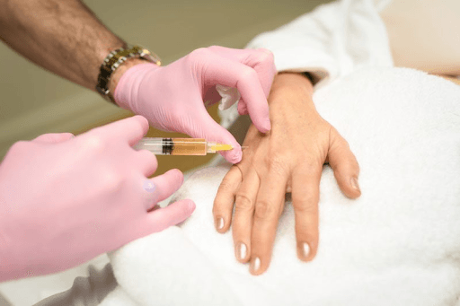 Tiêm filler bàn tay có gây đau không?