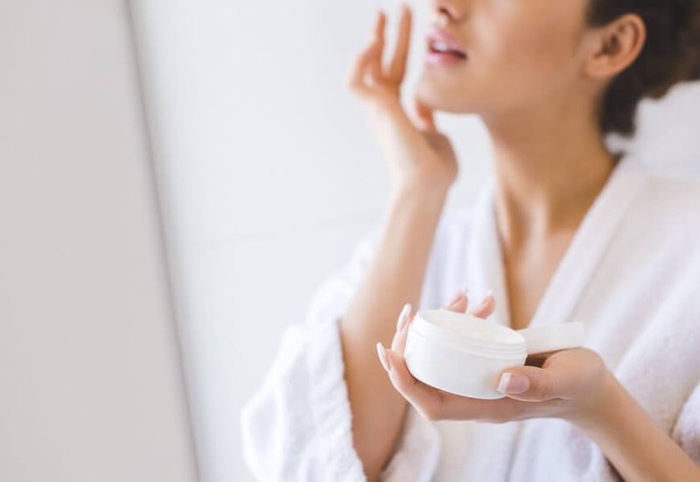 Bôi kem dưỡng ẩm bị nóng mặt do một số thành phần