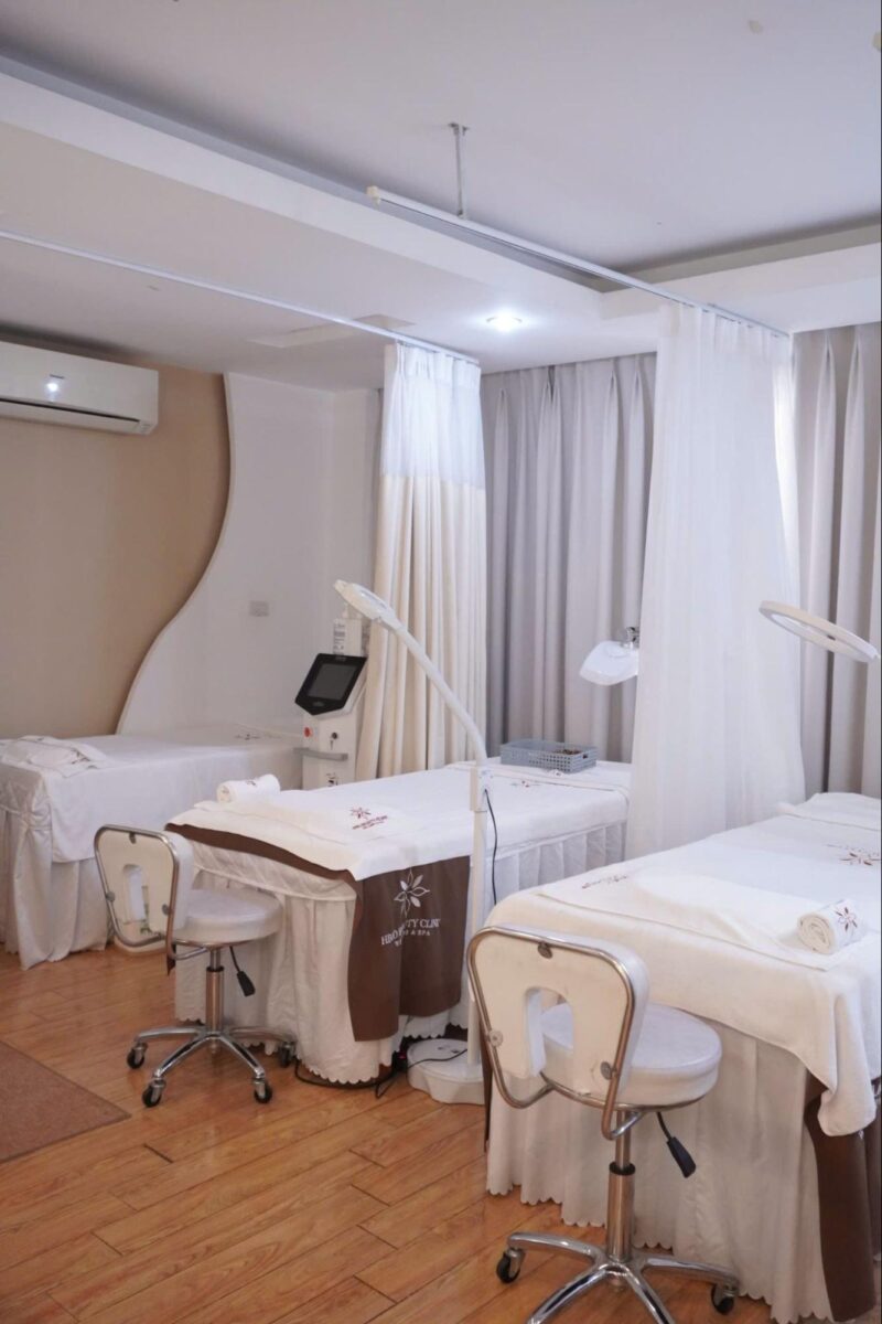 Công nghệ hiện đại và hệ thống phòng điều trị vô trùng