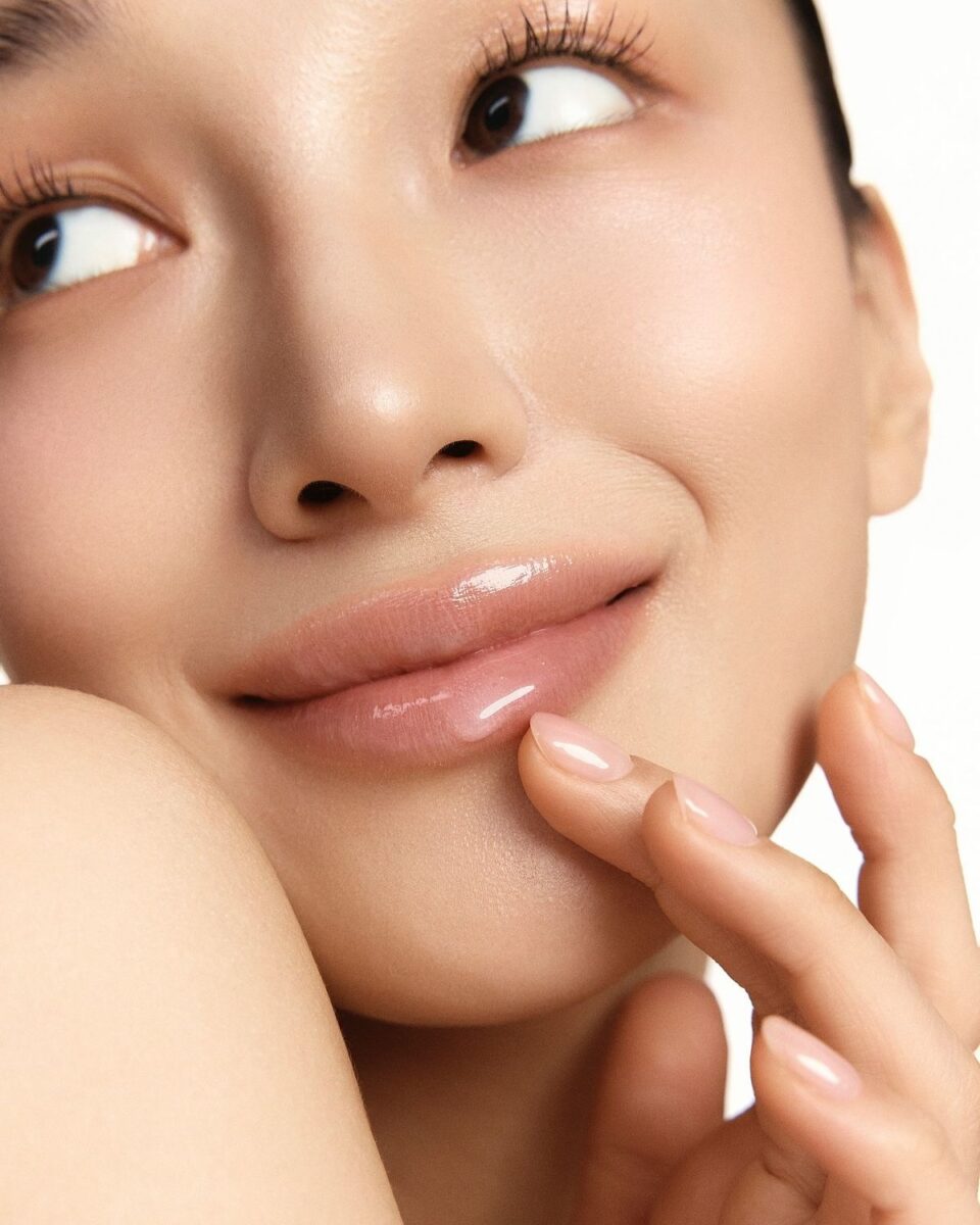 Dáng môi mỏng tự nhiên