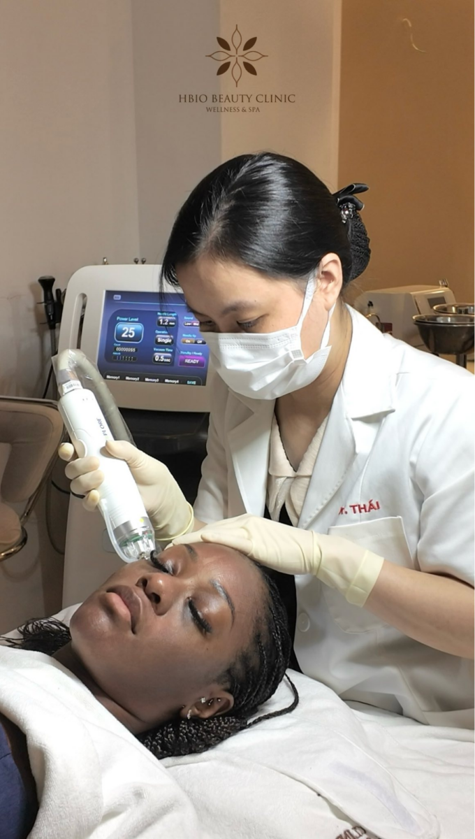 Điều trị tình trạng sụp mí mắt tại HBIO Clinic