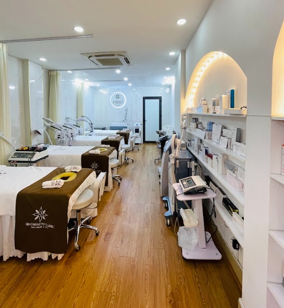 Trang thiết bị và không gian phòng khám khang trang, hiện đại