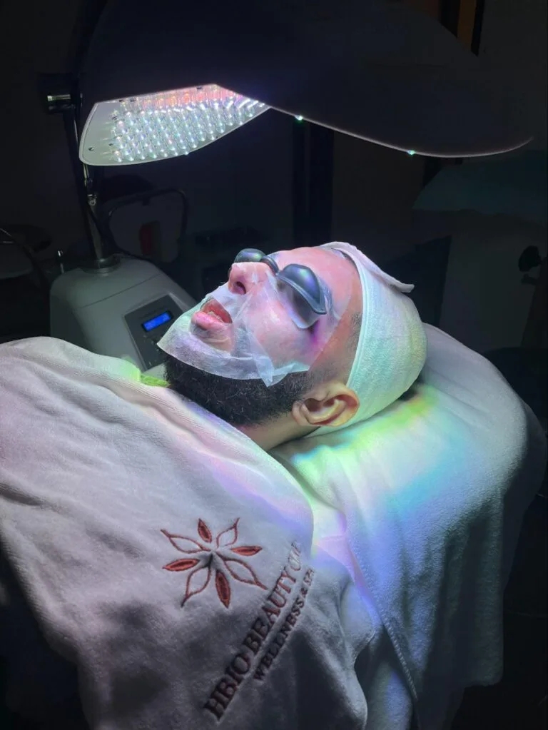 Ứng dụng công nghệ ánh sáng sinh học trong điều trị da