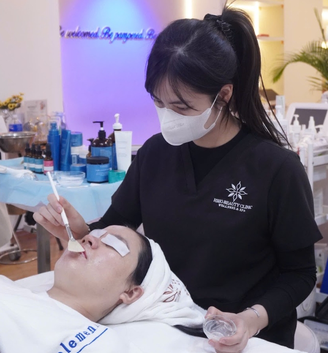 Liệu trình lấy nhân mụn chuẩn y khoa tại HBIO Clinic