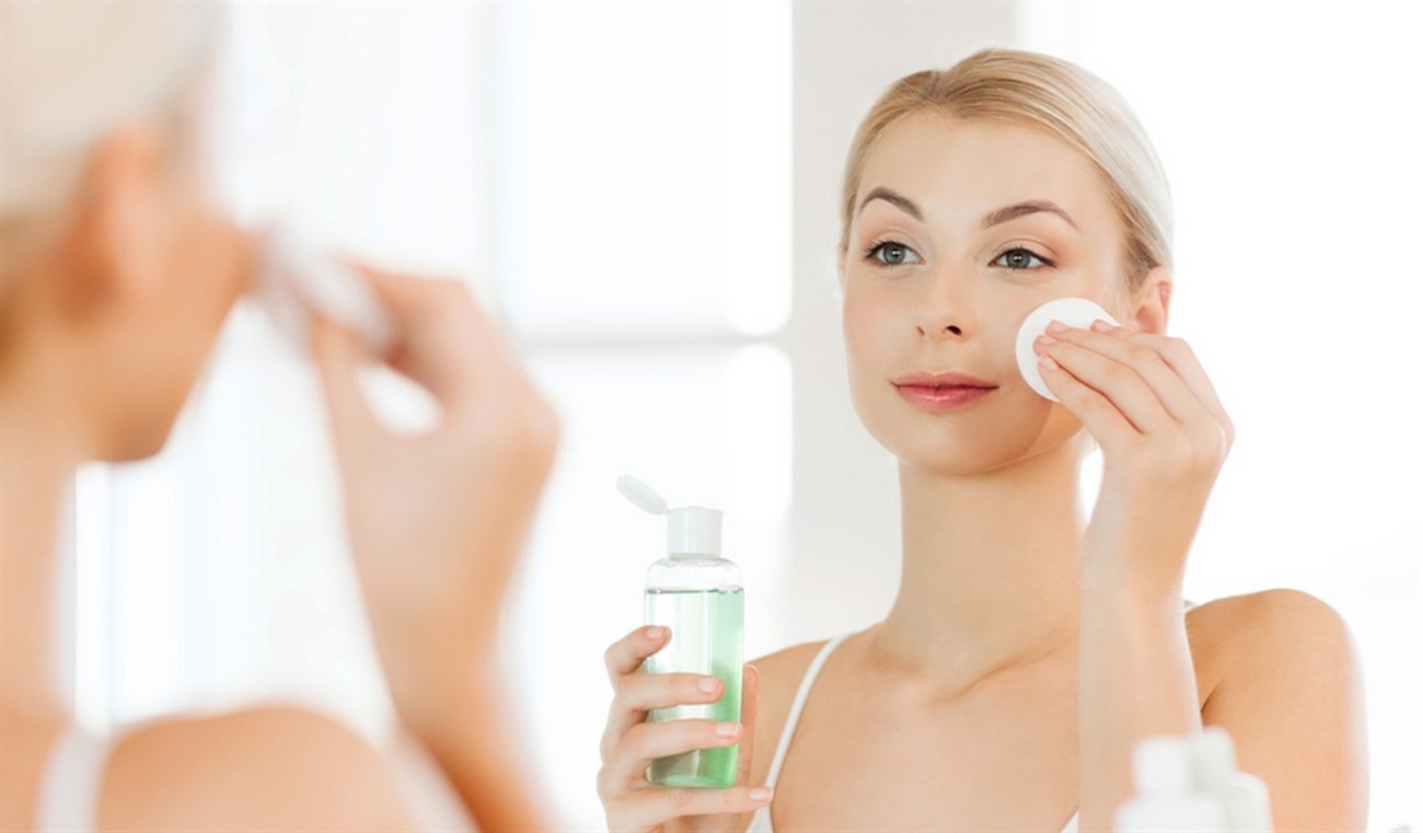 Dùng toner kiềm dầu thừa và cân bằng da