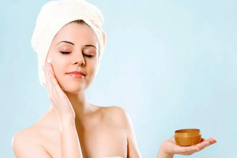 Dùng các hoạt chất đặc trị mụn vùng chữ t