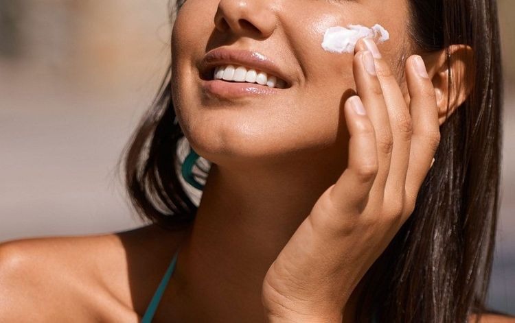 Protect the skin from sun exposure