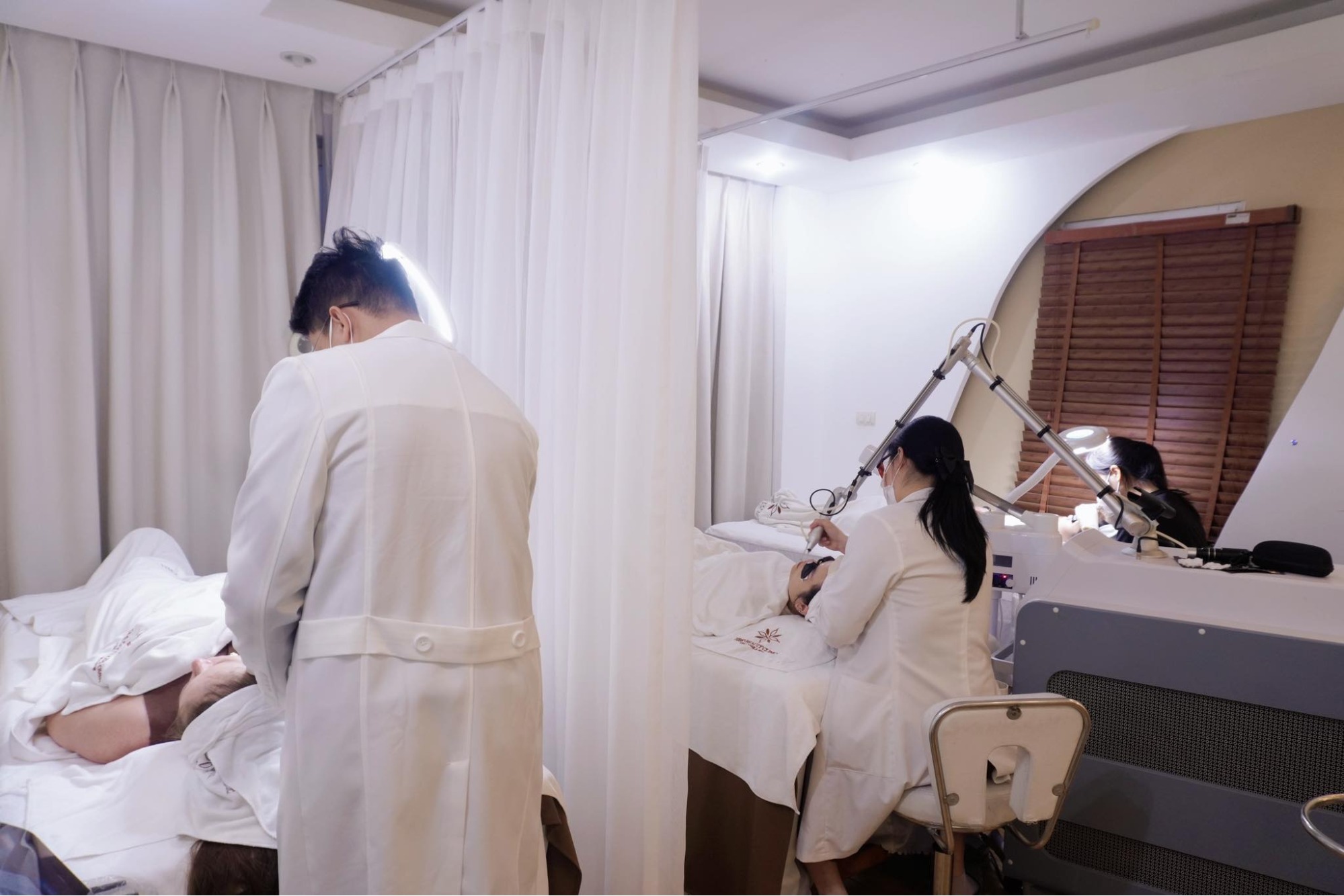 IPL (Intense Pulsed Light - ánh sáng xung cường độ cao)