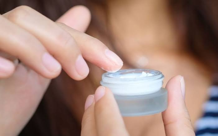 Tạm ngưng sử dụng các loại mỹ phẩm mạnh