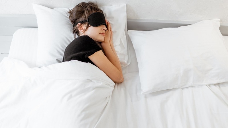 Điều chỉnh thói quen sinh hoạt và tư thế ngủ nghỉ