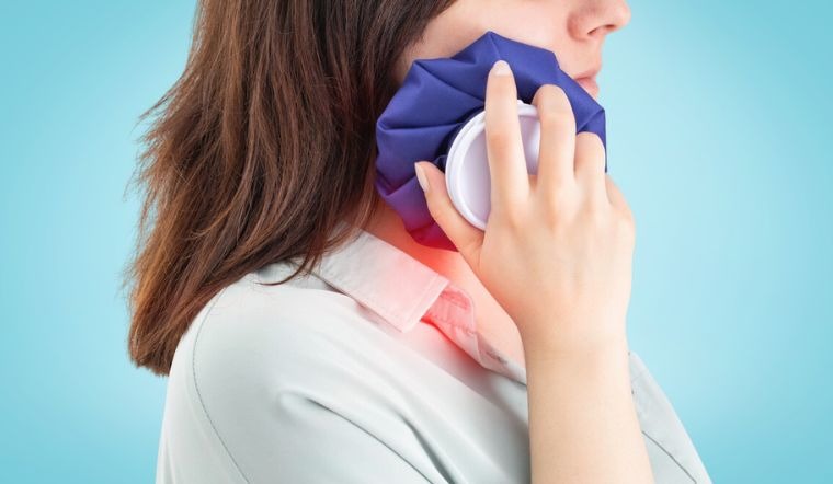 Chườm lạnh đúng cách trong 48 giờ đầu