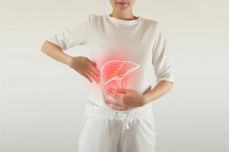 Nổi mụn ở thái dương có phải do bị nóng gan không?