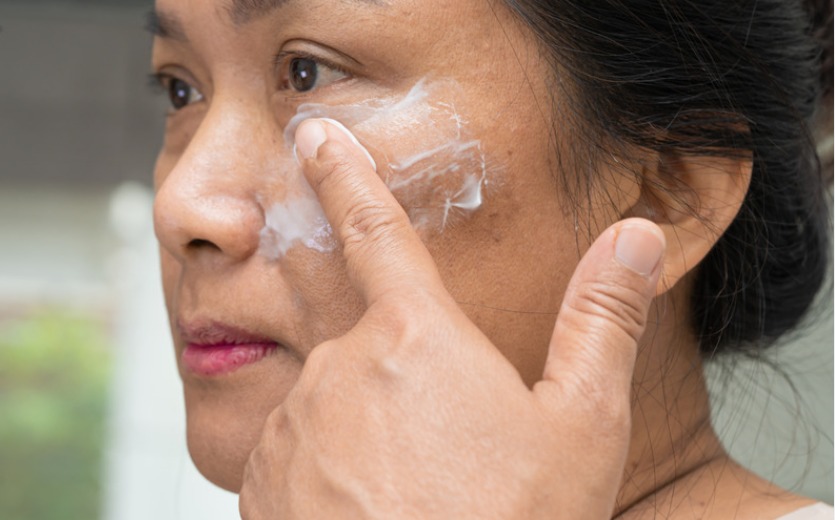 Sử dụng dược mỹ phẩm bôi thoa